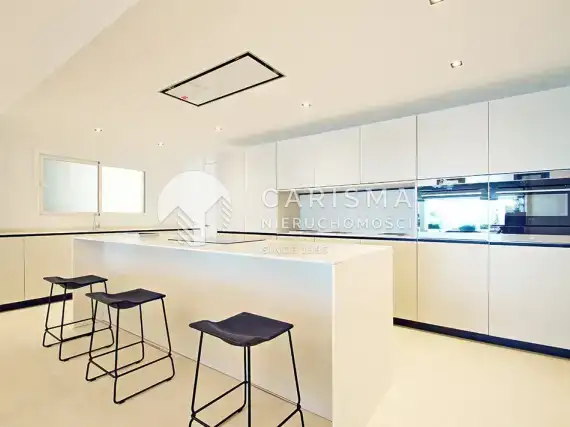 (9) Nowy, luksusowy apartament w pierwszej linii brzegowej, Estepona