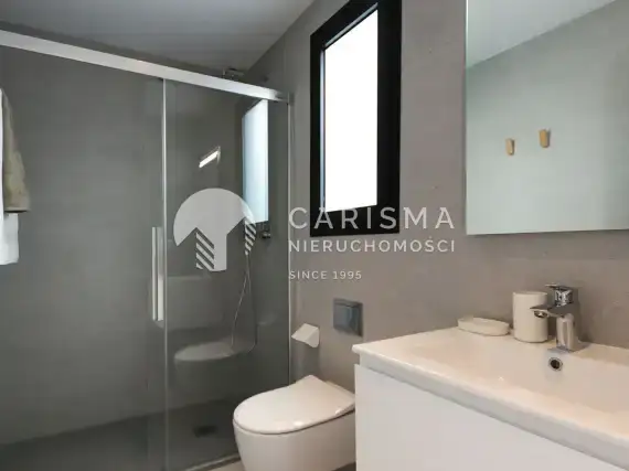 (18) Nowy i gotowy apartament dwupoziomowy w Guardamar