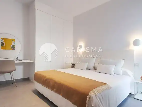 (20) Nowy i gotowy apartament dwupoziomowy w Guardamar