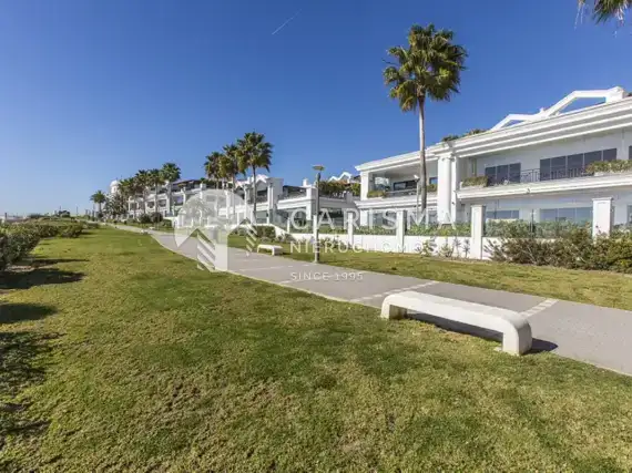 (16) Luksusowy apartament w pierwszej linii brzegowej, Estepona, Costa del Sol