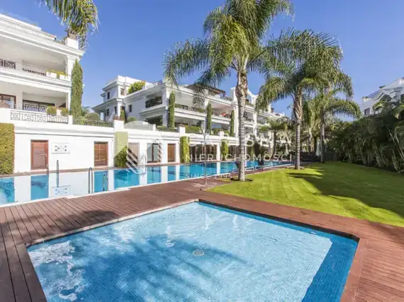 (28) Luksusowy apartament w pierwszej linii brzegowej, Estepona, Costa del Sol
