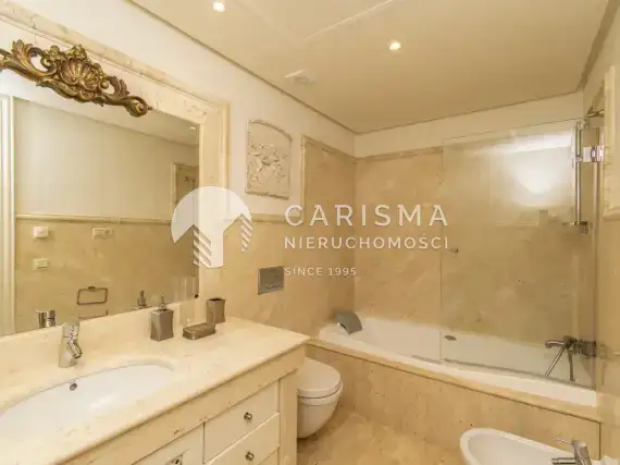 (30) Luksusowy apartament w pierwszej linii brzegowej, Estepona, Costa del Sol