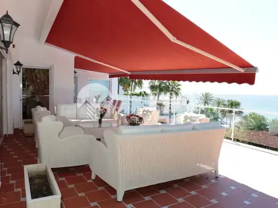 (5) Willa a w pierwszej linii brzegowej, Benalamadena, Costa del Sol