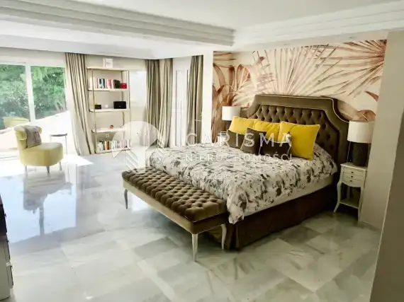 (9) Elegancka stylowa willa, sześć sypialni , widok na morze,  El Paraiso, Costa del sol.
