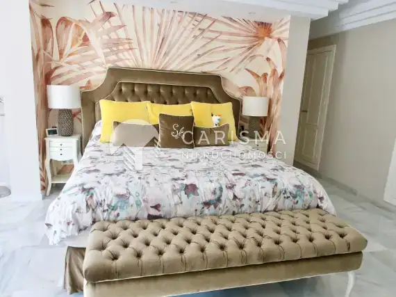 (10) Elegancka stylowa willa, sześć sypialni , widok na morze,  El Paraiso, Costa del sol.
