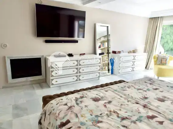 (11) Elegancka stylowa willa, sześć sypialni , widok na morze,  El Paraiso, Costa del sol.