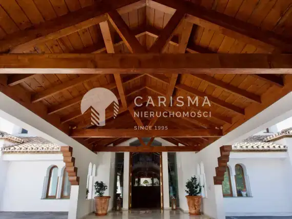(15) Elegancka stylowa willa, sześć sypialni , widok na morze,  El Paraiso, Costa del sol.