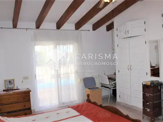 (11) Parterowa willa z basenem blisko udogodnień w Moraira