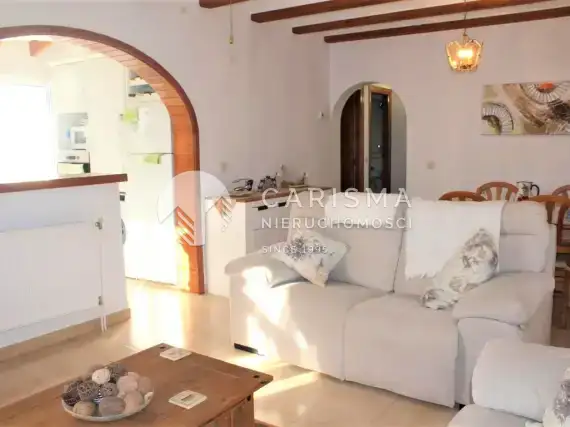 (6) Parterowa willa z basenem blisko udogodnień w Moraira