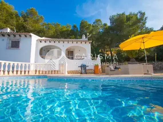 Odremontowany dom w bliskiej odległości od usług w Moraira 1