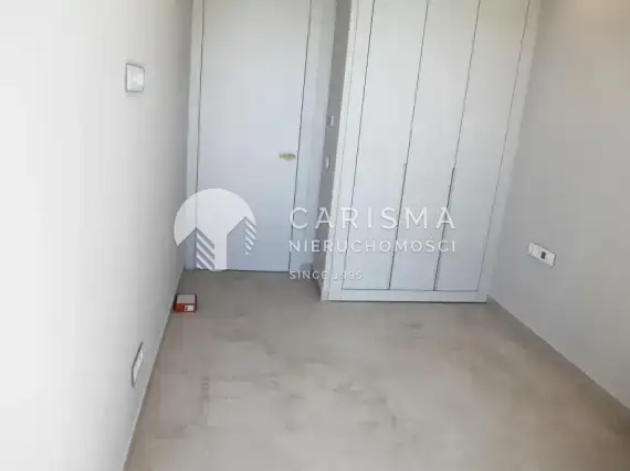 (25) Gotowy, nowy apartament w pierwszej linii w Benidorm