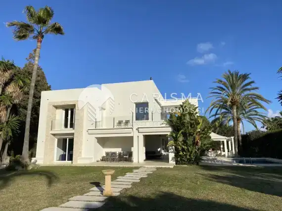 Willa w drugiej linii brzegowej z pięknym widokiem na morze i góry, Guadalamina Baja, Costa del Sol 1