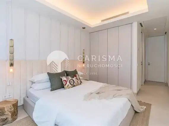 (30) Nowy, luksusowy apartament w pierwszej linii brzegowej, Estepona
