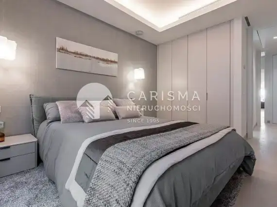 (42) Nowy, luksusowy apartament w pierwszej linii brzegowej, Estepona