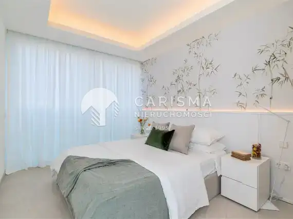 (50) Nowy, luksusowy apartament w pierwszej linii brzegowej, Estepona