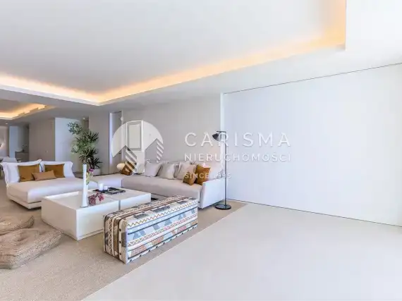 (51) Nowy, luksusowy apartament w pierwszej linii brzegowej, Estepona