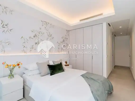 (55) Nowy, luksusowy apartament w pierwszej linii brzegowej, Estepona