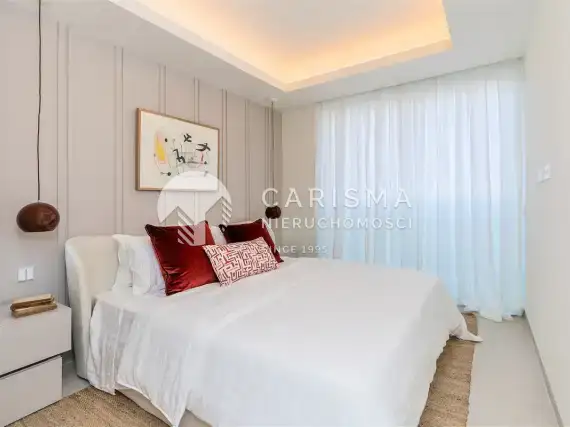 (56) Nowy, luksusowy apartament w pierwszej linii brzegowej, Estepona