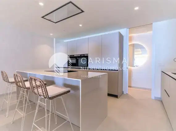 (60) Nowy, luksusowy apartament w pierwszej linii brzegowej, Estepona