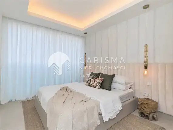(65) Nowy, luksusowy apartament w pierwszej linii brzegowej, Estepona