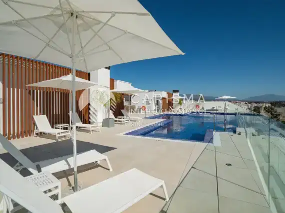 (72) Nowy, luksusowy apartament w pierwszej linii brzegowej, Estepona