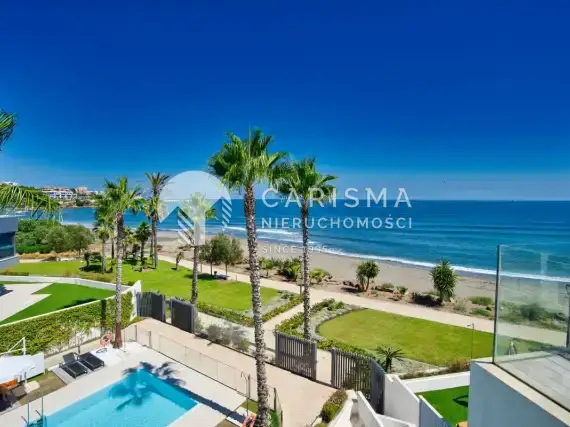 (39) Luksusowy szeregowiec  z bezpośrednim dostępem do plaży, Estepona, Costa del Sol
