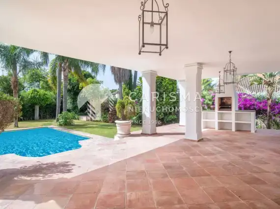(42) Willa z udogodnieniem dla osób niepełnosprawnych w Guadalamina Baja, Costa del Sol.