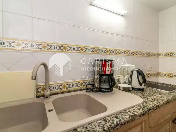 (33) Willa w pierwszej linii pola golfowego w Rio Real, Costa del Sol.