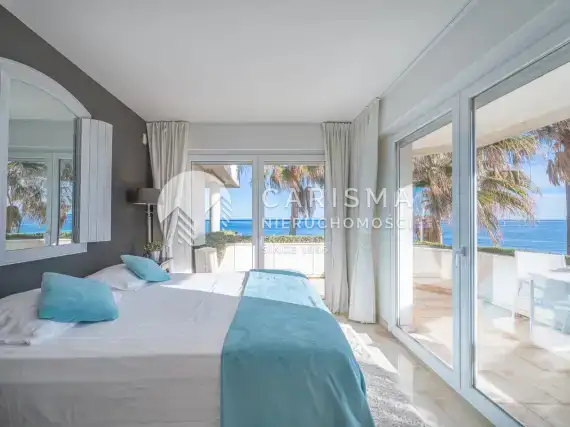 (16) Luksusowy i obszerny apartament w pierwszej linii brzegowej, Estepona, Costa del Sol