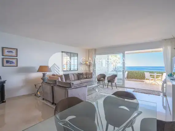 (38) Luksusowy i obszerny apartament w pierwszej linii brzegowej, Estepona, Costa del Sol