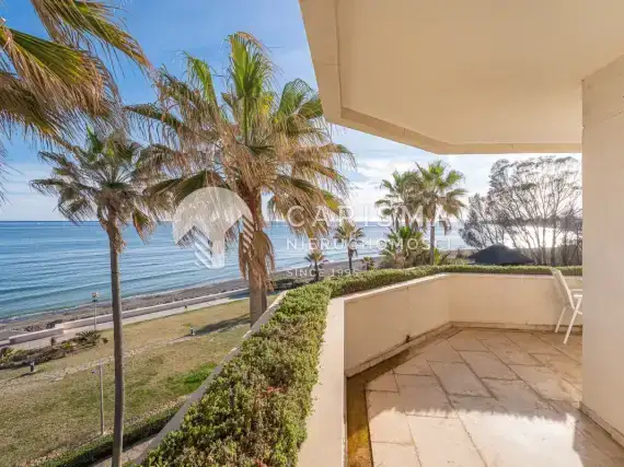 (51) Luksusowy i obszerny apartament w pierwszej linii brzegowej, Estepona, Costa del Sol