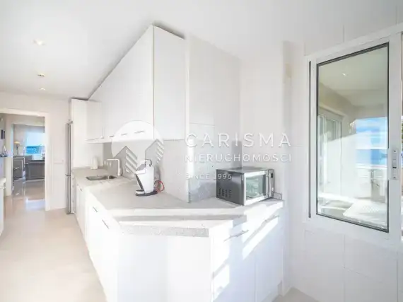 (52) Luksusowy i obszerny apartament w pierwszej linii brzegowej, Estepona, Costa del Sol