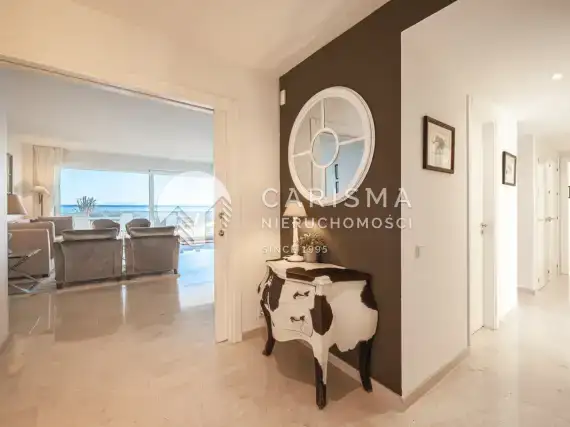 (53) Luksusowy i obszerny apartament w pierwszej linii brzegowej, Estepona, Costa del Sol