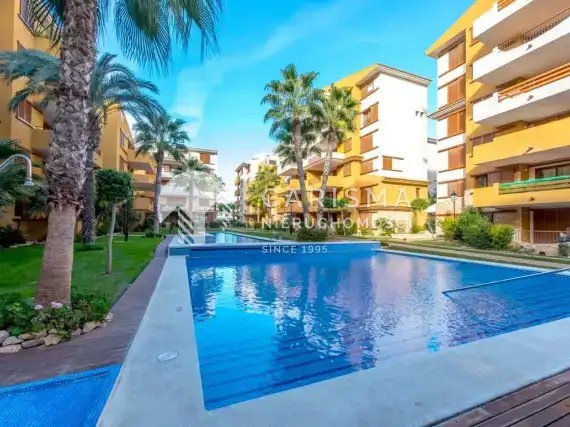 (2) Apartament, penthouse, 300 m od plaży w Punta Prima