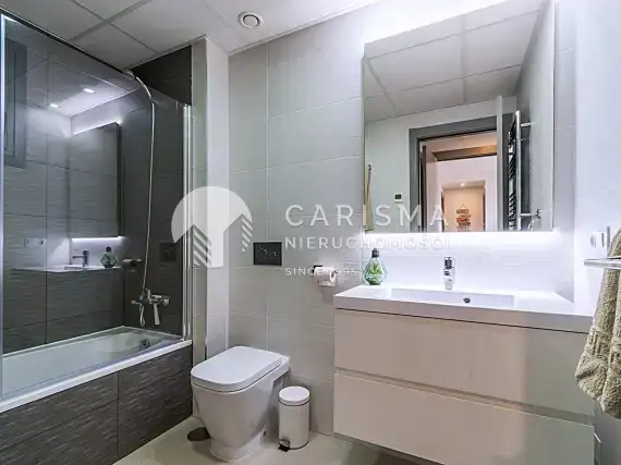 (17) Apartament z licencją na wynajem, 600 m od plaży.