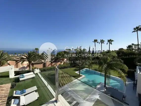 (20) Luksusowa, duża willa z pięknym widokiem na morze i góry w Marbella, Costa del Sol