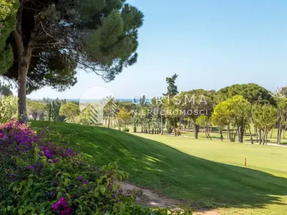 (11) Urocza willa w pierszej linii pola golfowego z widokiem na morze, Marbella, Costa del Sol.
