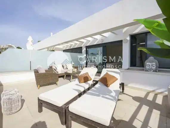 (40) Dom w zabudowie szeregowej z pięknym widokiem na morze i góry, Marbella Costa del Sol