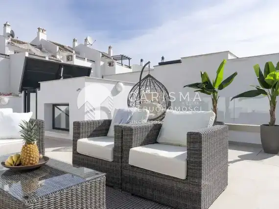 (64) Dom w zabudowie szeregowej z pięknym widokiem na morze i góry, Marbella Costa del Sol