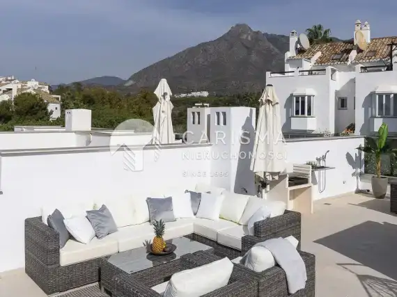 (66) Dom w zabudowie szeregowej z pięknym widokiem na morze i góry, Marbella Costa del Sol