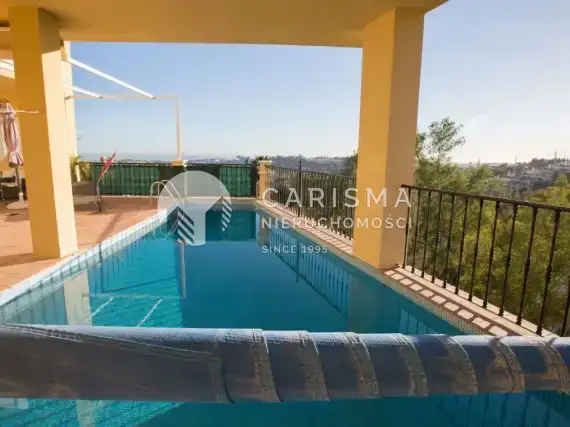 (20) WIlla w stylu andaluzyjskim z panoramicznym widokiem na morze w Nueva Andalucia, Costa del Sol