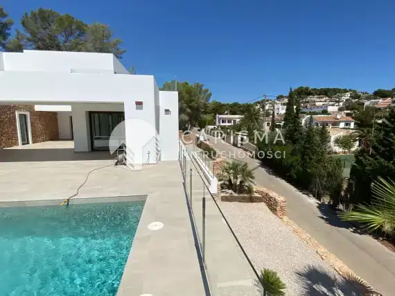 (21) Luksusowa, nowa i gotowa willa w spacerowej odległości do plaży El Portet, Moraira
