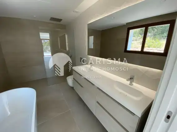 (52) Luksusowa, nowa i gotowa willa w spacerowej odległości do plaży El Portet, Moraira