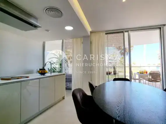 (18) Nowy i luksusowy apartament, w pierwszej linii brzegowej, Estepona, Costa del Sol