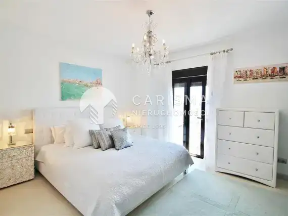 (9) Piękny apartament z widokiem na morze i port jachtowy, w centrum Puerto Banus, Costa del Sol