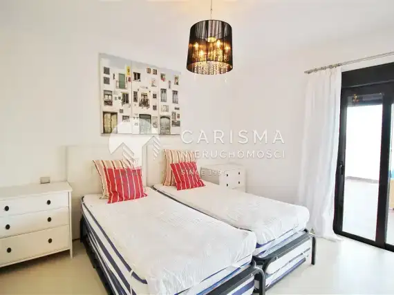 (20) Piękny apartament z widokiem na morze i port jachtowy, w centrum Puerto Banus, Costa del Sol