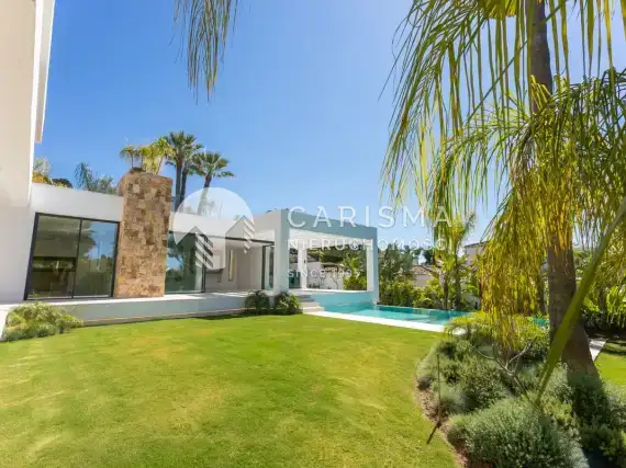 Luksusowa willa na zamkniętym osiedlu 200 m od plaży, Marbella, Costa del Sol. 1