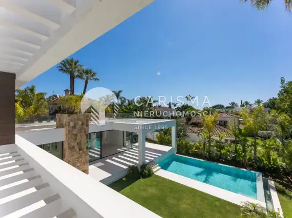 (17) Luksusowa willa na zamkniętym osiedlu 200 m od plaży, Marbella, Costa del Sol.
