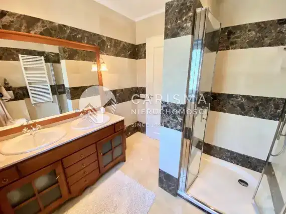 (29) Willa z widokiem na morze w otoczeniu gór w Callosa