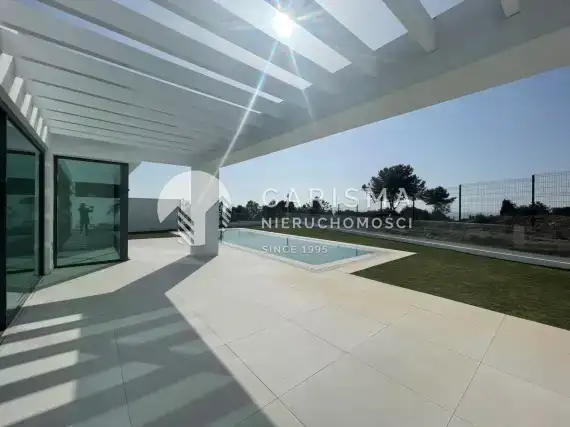 (7) Nowa luksusowa willa z panoramicznym widokiem na morze, Marbella East, Costa del Sol.